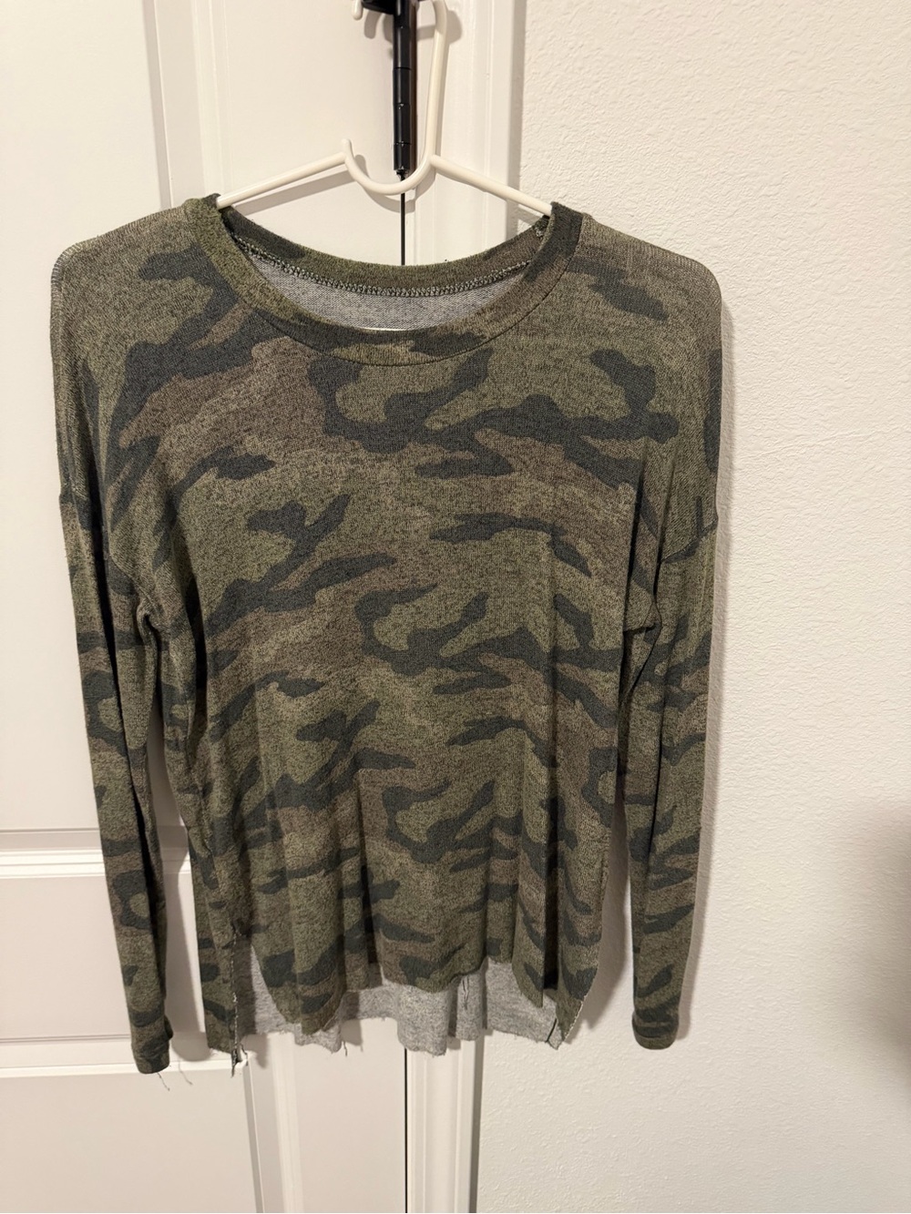 American Eagle Long sleeve camo shirt